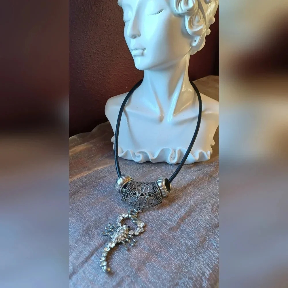 Handmade Clear White Crystal Scorpion Pendant Choker Bib Necklace